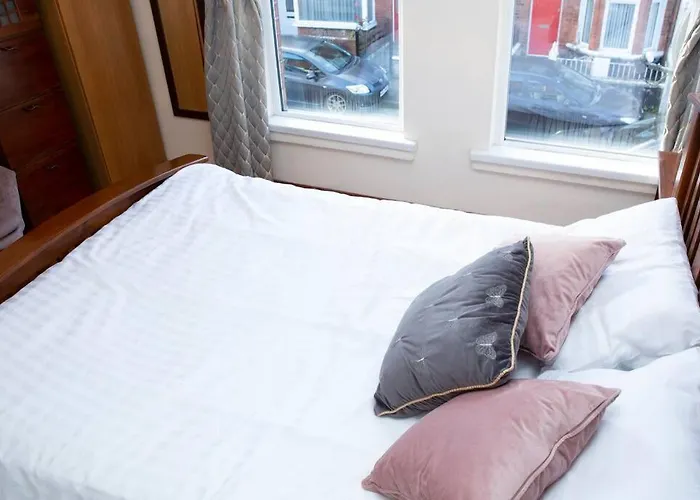 Cheerful 2 Bedroom House In The Heart Of Belfast