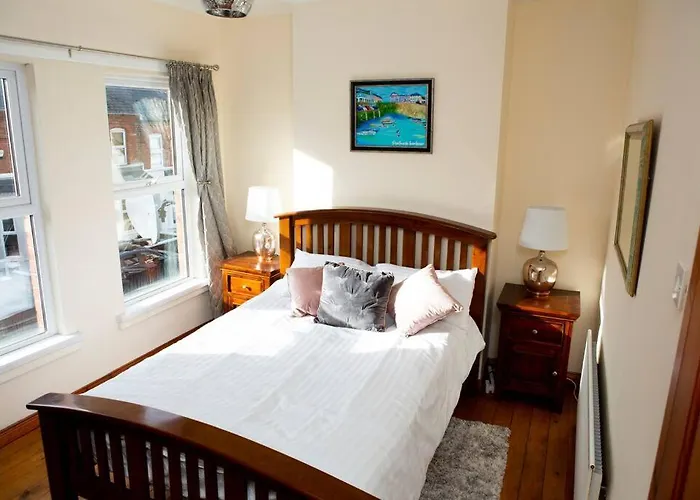 Cheerful 2 Bedroom House In The Heart Of Belfast