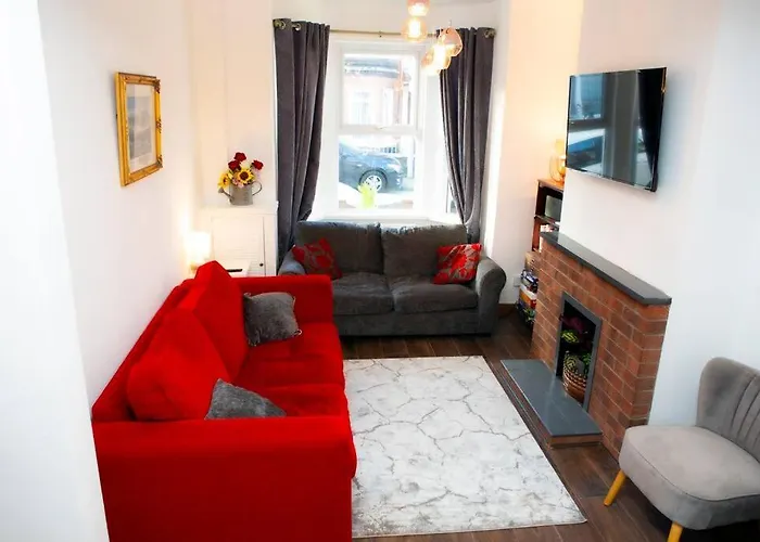 Cheerful 2 Bedroom House In The Heart Of Belfast