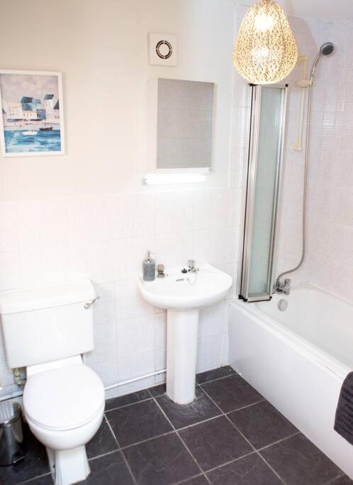 Cheerful 2 Bedroom House In The Heart Of Holiday home