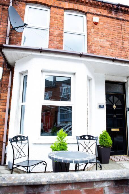 Cheerful 2 Bedroom House In The Heart Of *